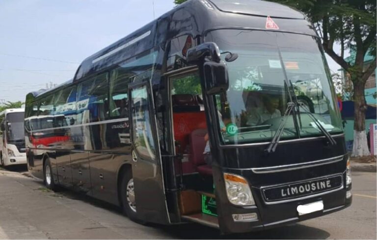 Cho thuê xe dẫn dâu Dcar Univer 29 chỗ