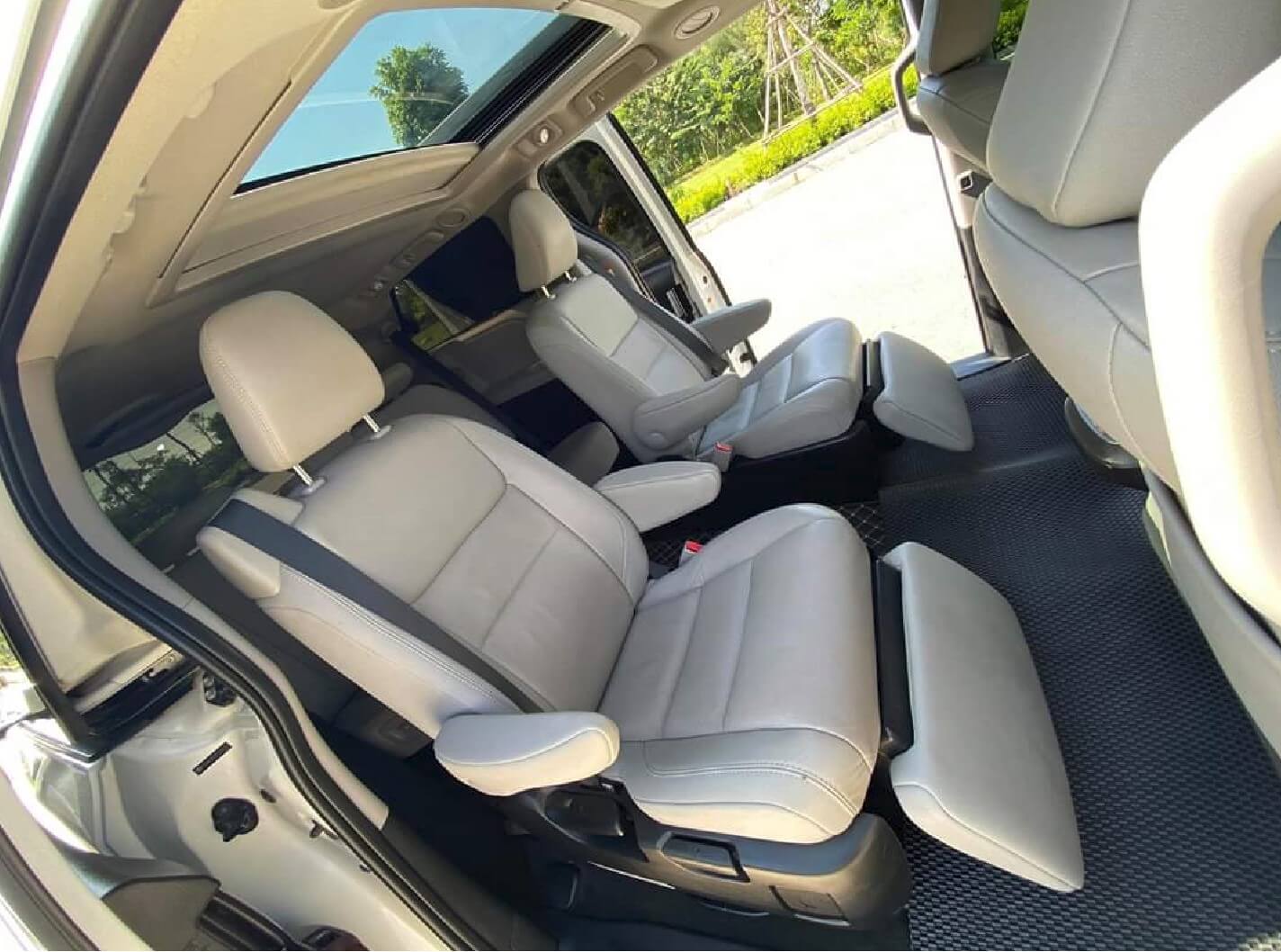 Cho Thuê Xe Toyota Sienna Hạng Sang