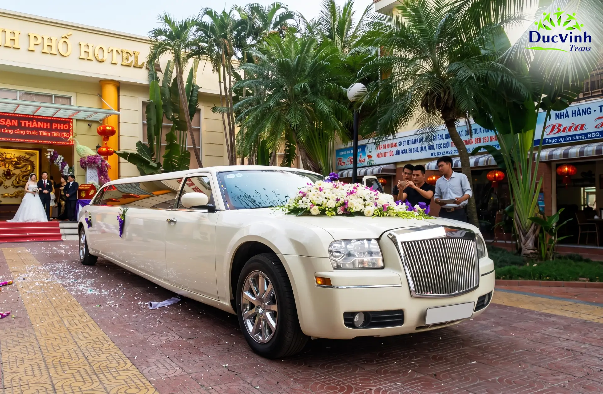 Cho Thuê Xe Cưới Chrysler Limousine 3 Khoang